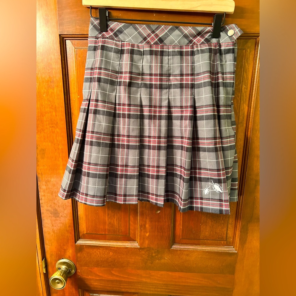 BEETLEJUICE BEETLEJUICE Plaid Pleated Skirt - Gray and Red. Size M